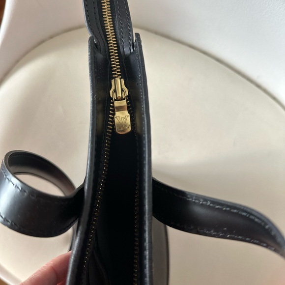 Louis Vuitton beautiful bag - Picture 7 of 10